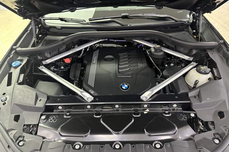 Used BMW X6 2022 Second Facelift xDrive40i M Sport Package Interior 5