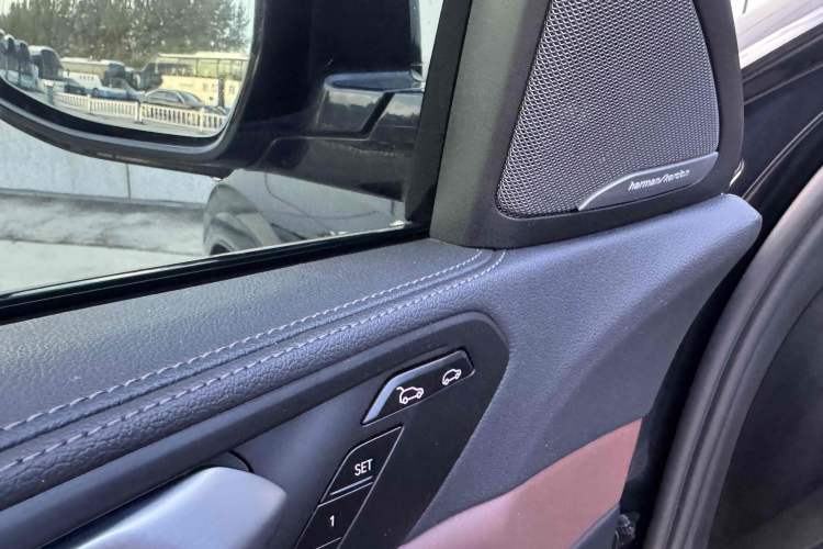 Used BMW X6 2022 Second Facelift xDrive40i M Sport Package Interior 5