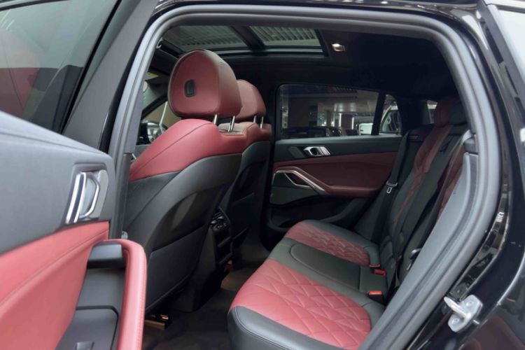 Used BMW X6 2022 Second Facelift xDrive40i M Sport Package Interior 6