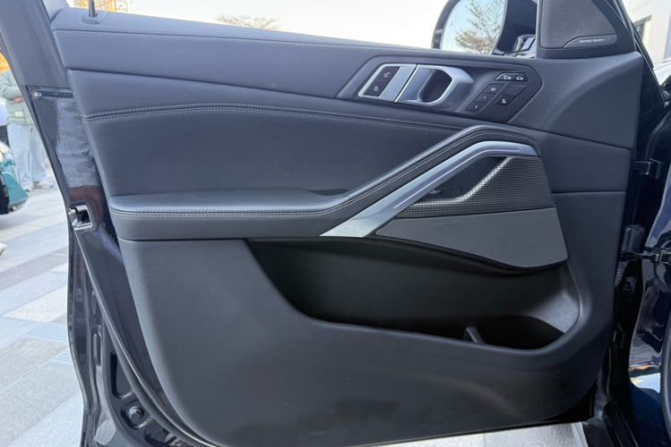 Used BMW X6 2022 xDrive40i Luxury Edition M Sport Package Interior 6