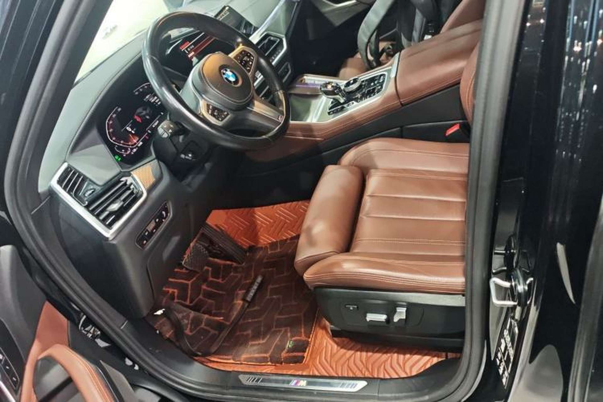 Used BMW X6 2022 Second Facelift xDrive40i M Sport Package Left Front Seat