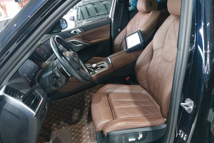Used BMW X6 2022 Second Facelift xDrive40i M Sport Package Left Front Seat
