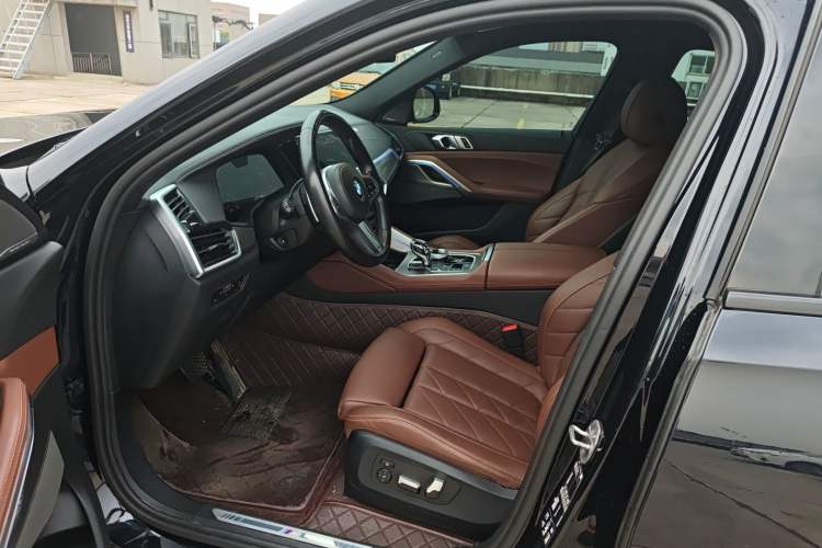 Used BMW X6 2022 Second Facelift xDrive40i M Sport Package Left Front Seat