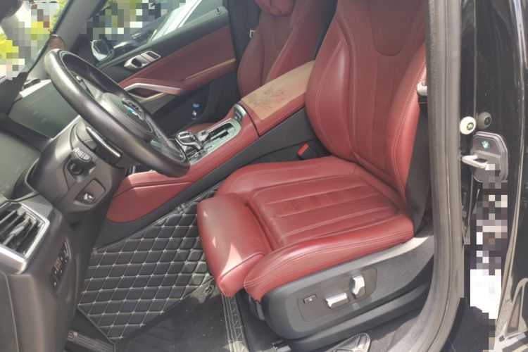 Used BMW X6 2022 Second Facelift xDrive40i M Sport Package Left Front Seat
