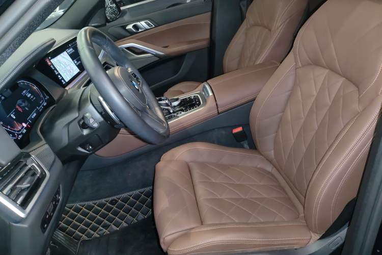 Used BMW X6 2022 Second Facelift xDrive40i Luxury Version M Sport Package Left Front Seat