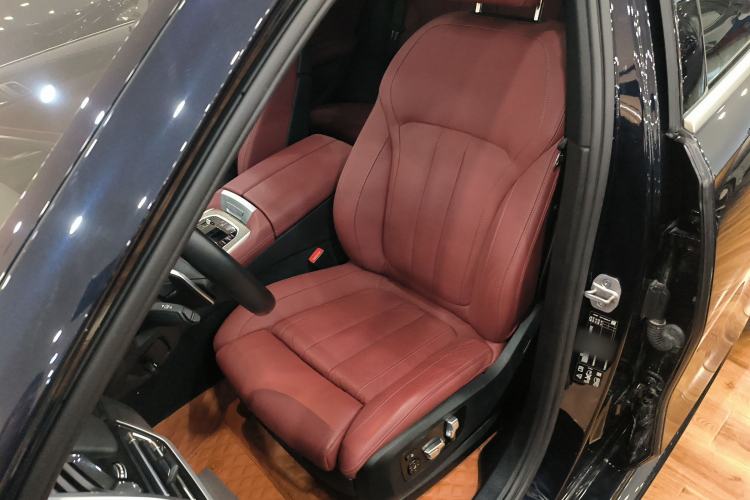 Used BMW X6 2022 xDrive40i Luxury Edition M Sport Package Left Front Seat
