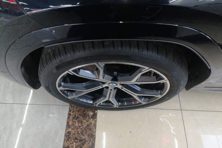 Used BMW X6 2022 xDrive40i Luxury Edition M Sport Package Left Front Wheel Hub