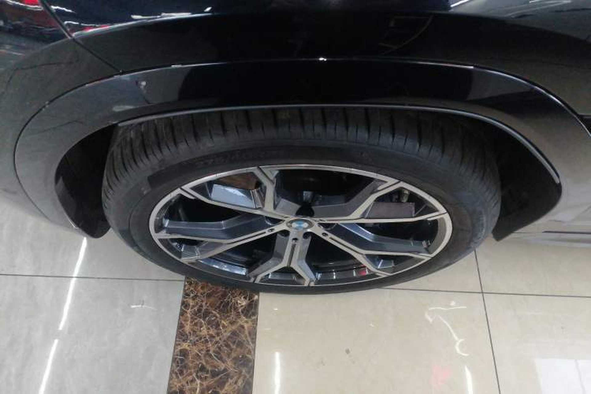 Used BMW X6 2022 xDrive40i Luxury Edition M Sport Package Left Front Wheel Hub