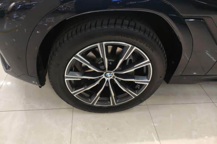 Used BMW X6 2022 Restyled xDrive40i M Sport Package Left Front Wheel Hub