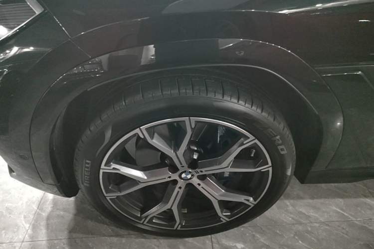 Used BMW X6 2022 Restyled xDrive40i M Sport Package Left Front Wheel Hub