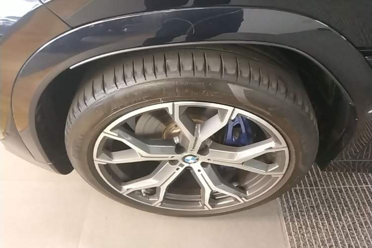 Used BMW X6 2022 xDrive40i Luxury Edition M Sport Package Left Front Wheel Hub