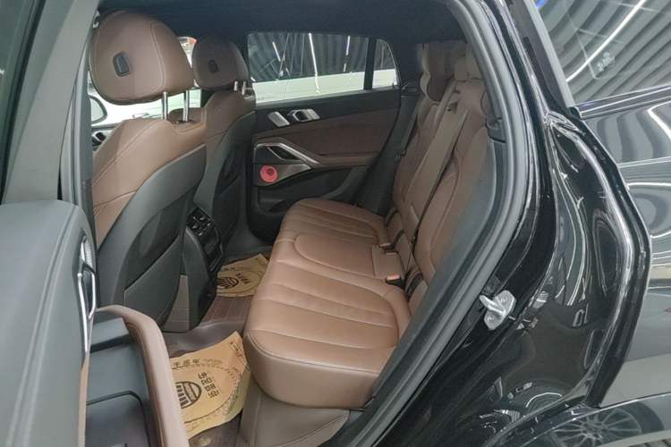 Used BMW X6 2022 Second Facelift xDrive40i M Sport Package Left Rear Seat