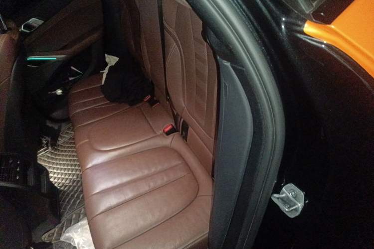Used BMW X6 2022 Second Facelift xDrive40i M Sport Package Left Rear Seat