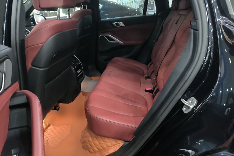 Used BMW X6 2022 xDrive40i Luxury Edition M Sport Package Left Rear Seat