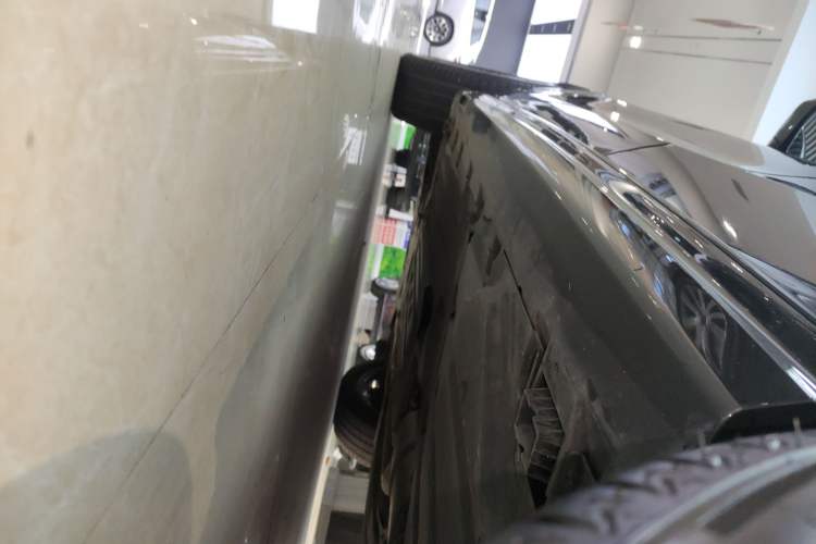 Used BMW X6 2022 Restyled xDrive40i M Sport Package Left Side Sill