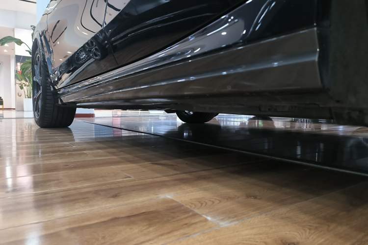 Used BMW X6 2022 xDrive40i Luxury Edition M Sport Package Left Side Sill