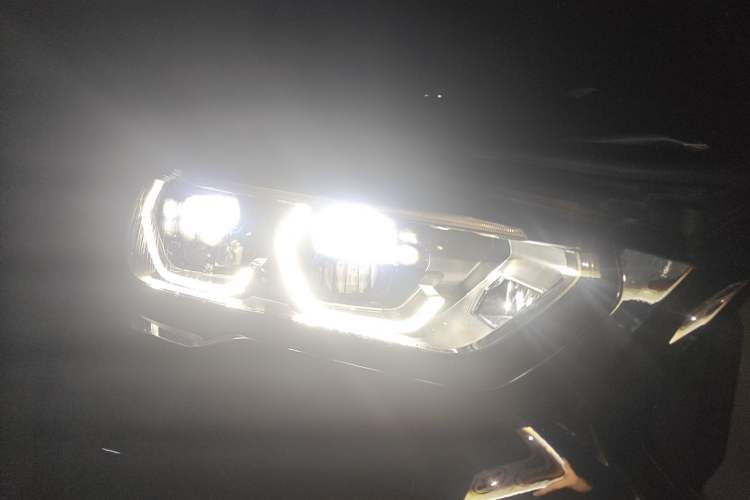 Used BMW X6 2022 Second Facelift xDrive40i Luxury Version M Sport Package Right Front Headlight