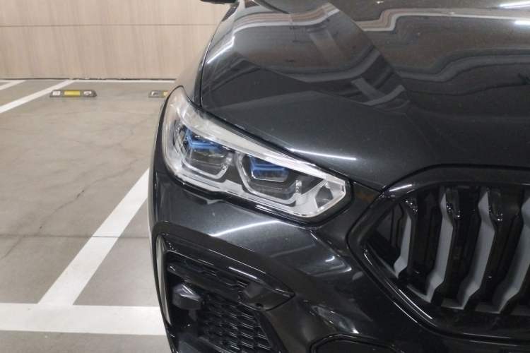 Used BMW X6 2022 Second Facelift xDrive40i Luxury Version M Sport Package Right Front Headlight