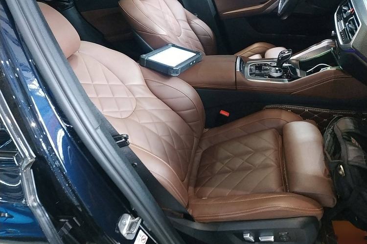 Used BMW X6 2022 Second Facelift xDrive40i M Sport Package Right Front Seat