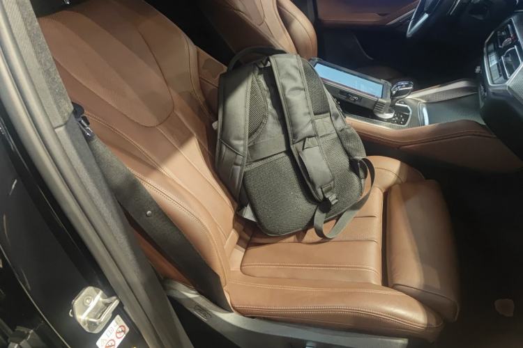 Used BMW X6 2022 Second Facelift xDrive40i M Sport Package Right Front Seat