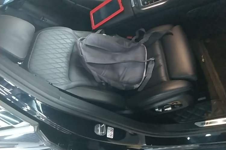 Used BMW X6 2022 xDrive40i Luxury Edition M Sport Package Right Front Seat