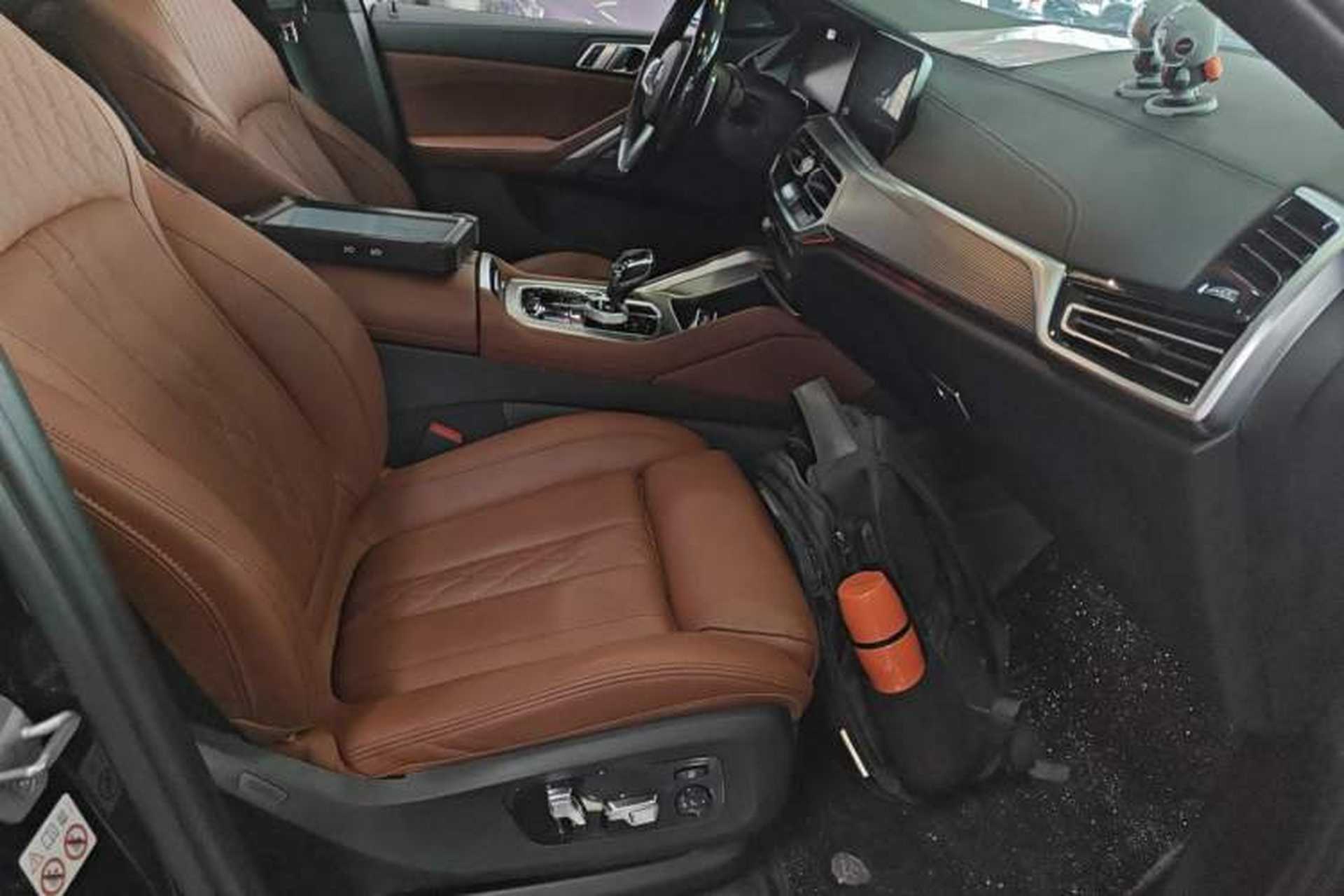 Used BMW X6 2022 Second Facelift xDrive40i Luxury Version M Sport Package Right Front Seat