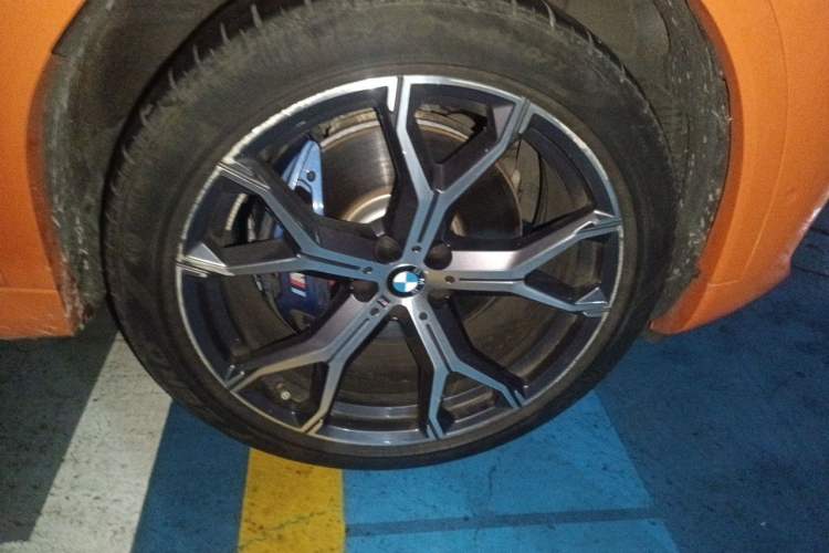 Used BMW X6 2022 Second Facelift xDrive40i M Sport Package Right Front Wheel Hub