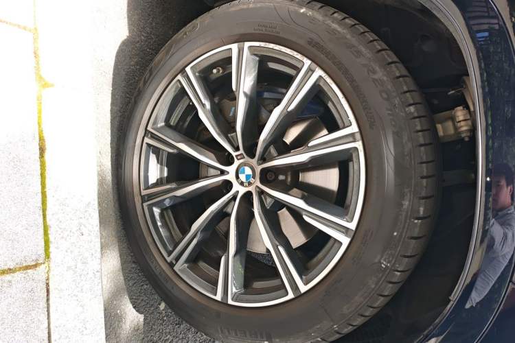 Used BMW X6 2022 Restyled xDrive30i M Sport Package Right Front Wheel Hub
