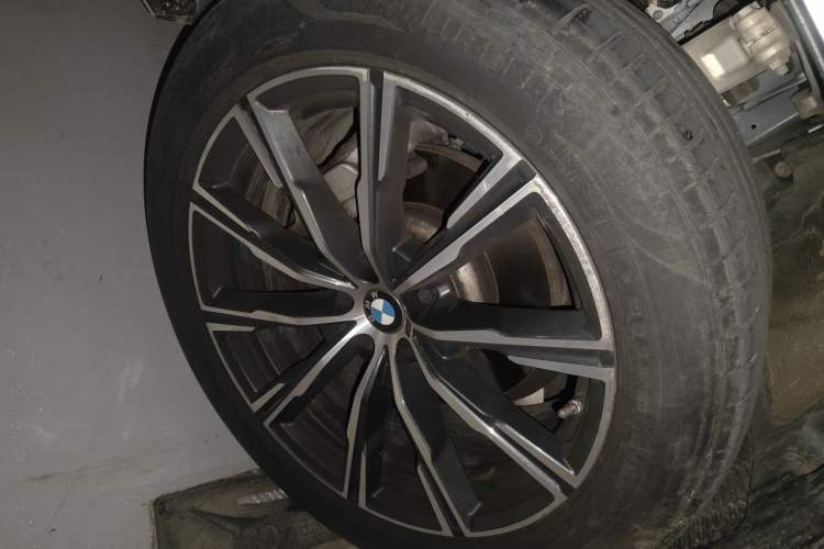 Used BMW X6 2022 xDrive30i M Sport Package Right Front Wheel Hub