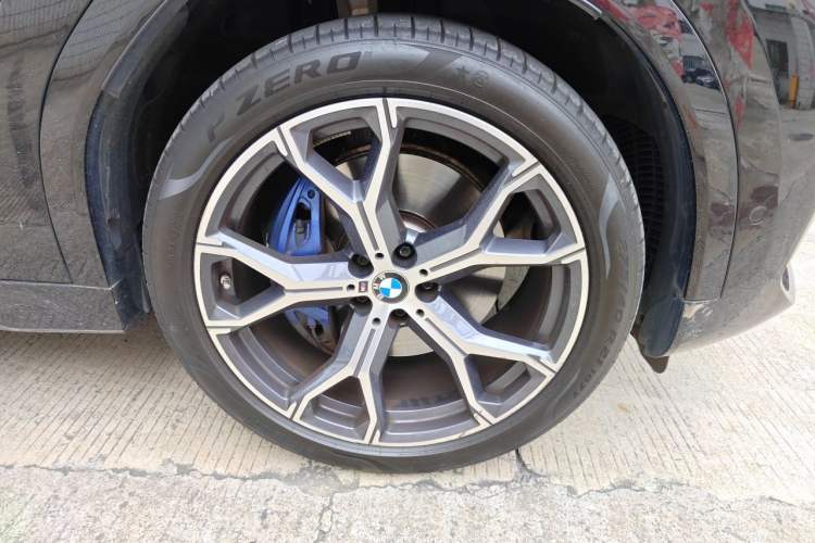 Used BMW X6 2022 Second Facelift xDrive40i M Sport Package Right Front Wheel Hub