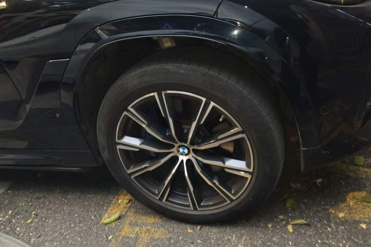 Used BMW X6 2022 xDrive30i M Sport Package Right Front Wheel Hub