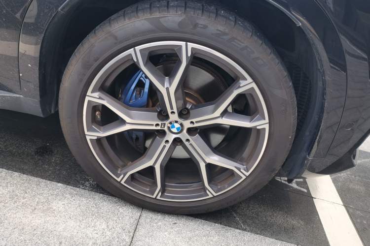 Used BMW X6 2022 Second Facelift xDrive40i M Sport Package Right Front Wheel Hub