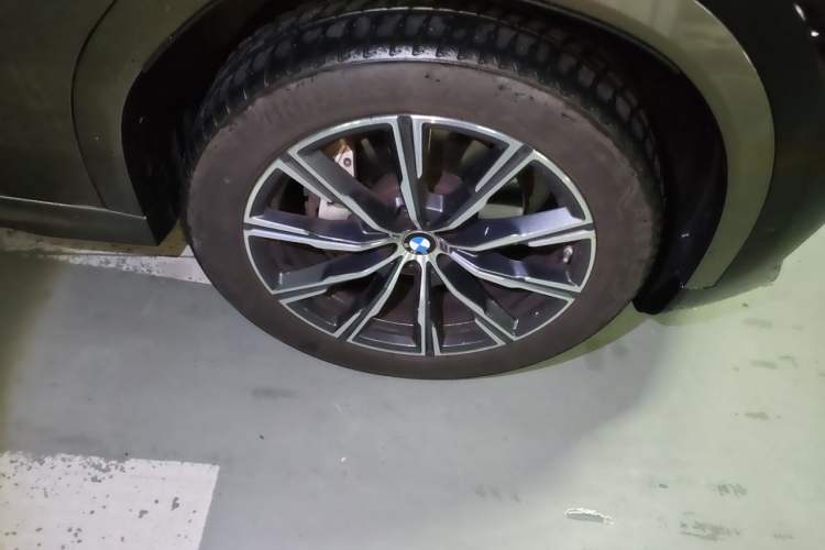 Used BMW X6 2022 Restyled xDrive40i M Sport Package Right Front Wheel Hub