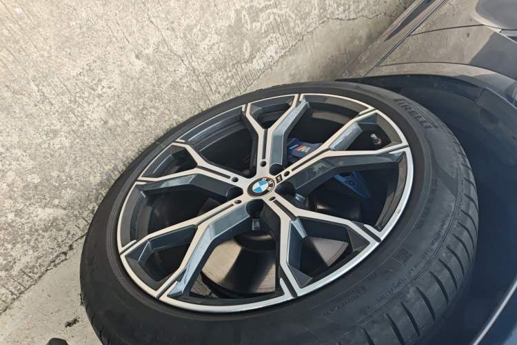 Used BMW X6 2022 Facelift xDrive40i Luxury Edition M Sport Package Right Front Wheel Hub