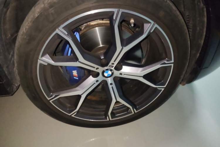 Used BMW X6 2022 Restyled xDrive40i M Sport Package Right Front Wheel Hub