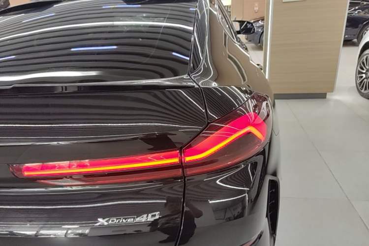 Used BMW X6 2022 Second Facelift xDrive40i M Sport Package Right Rear Taillight