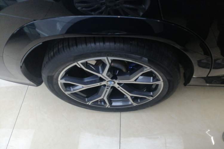 Used BMW X6 2022 xDrive40i Luxury Edition M Sport Package Right Rear Wheel Hub