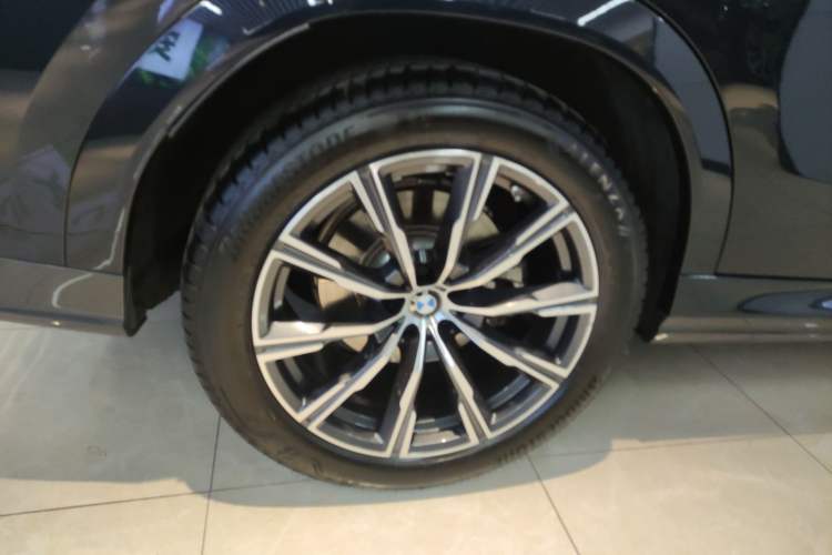 Used BMW X6 2022 Restyled xDrive40i M Sport Package Right Rear Wheel Hub