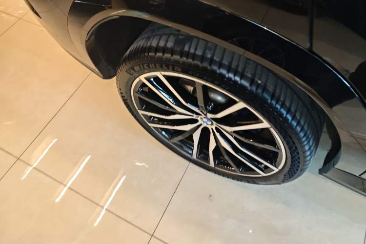 Used BMW X6 2022 Second Facelift xDrive40i Luxury Version M Sport Package Right Rear Wheel Hub