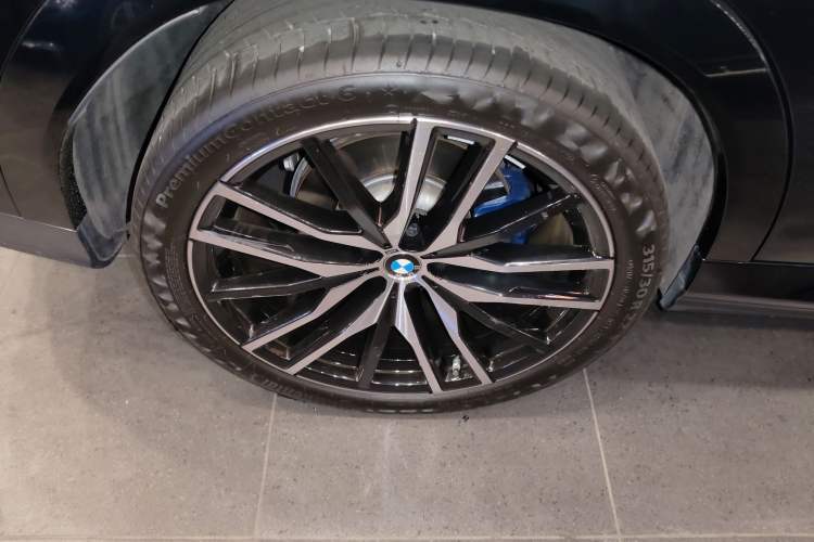 Used BMW X6 2022 Second Facelift xDrive40i Luxury Version M Sport Package Right Rear Wheel Hub