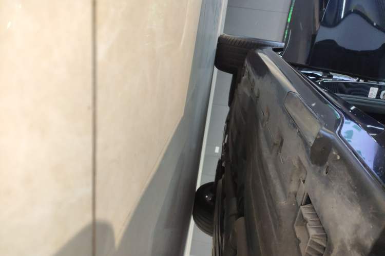 Used BMW X6 2022 Restyled xDrive40i M Sport Package Right Side Sill