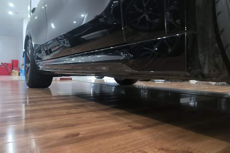 Used BMW X6 2022 xDrive40i Luxury Edition M Sport Package Right Side Sill