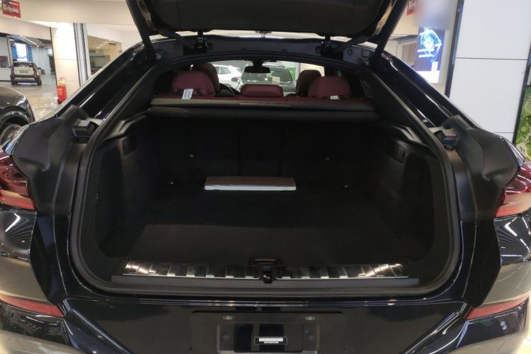 Used BMW X6 2022 Restyled xDrive40i M Sport Package Trunk
