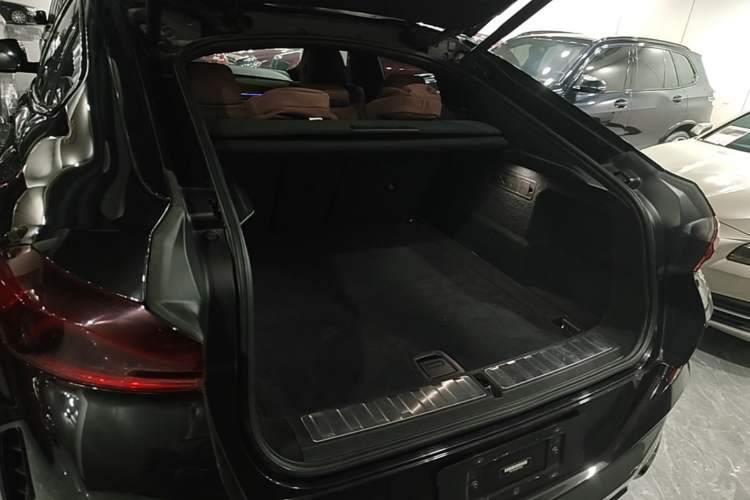 Used BMW X6 2022 Restyled xDrive40i M Sport Package Trunk