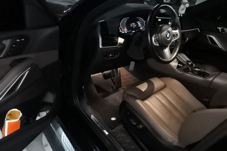 Used BMW X6 2022 Restyled xDrive30i M Sport Package Driver Seat