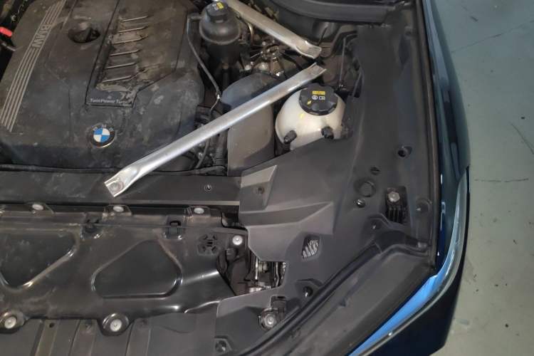 Used BMW X6 2022 xDrive40i M Sport Package Engine Bay Left
