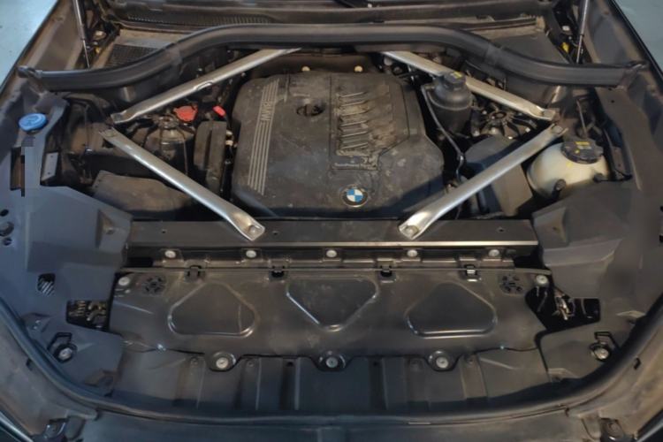 Used BMW X6 2022 xDrive40i M Sport Package Engine Bay
