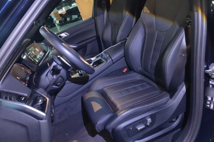 Used BMW X6 2022 xDrive40i M Sport Package Left Front Seat
