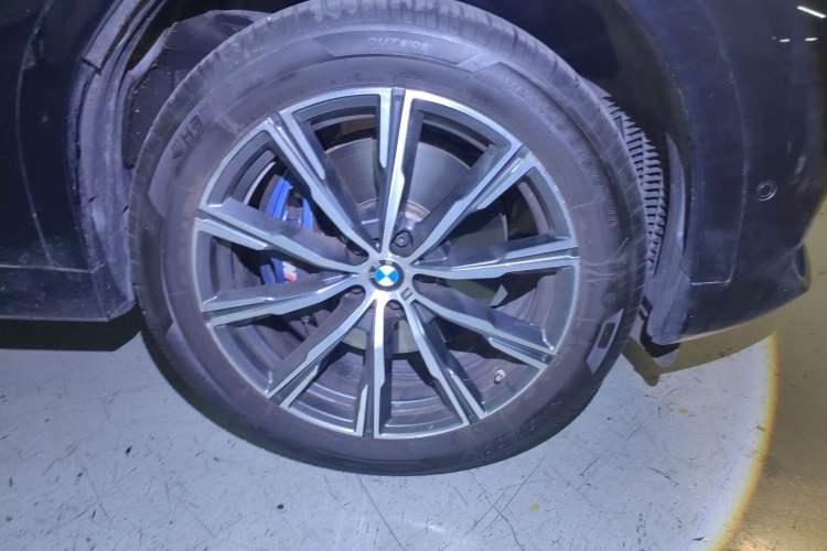 Used BMW X6 2022 xDrive40i M Sport Package Right Front Wheel Hub