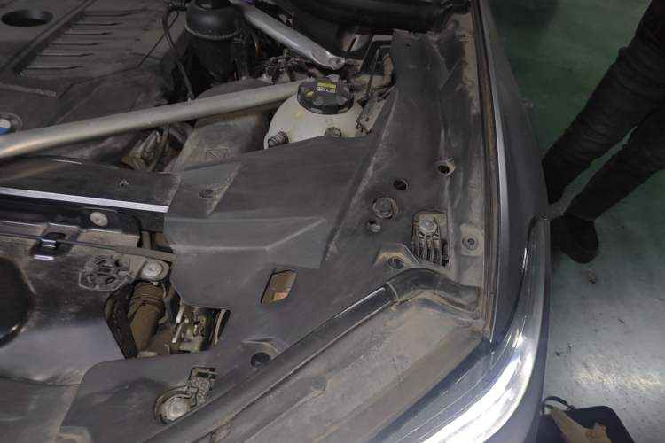 Used BMW X6 2022 Restyled xDrive40i M Sport Package Engine Bay Left